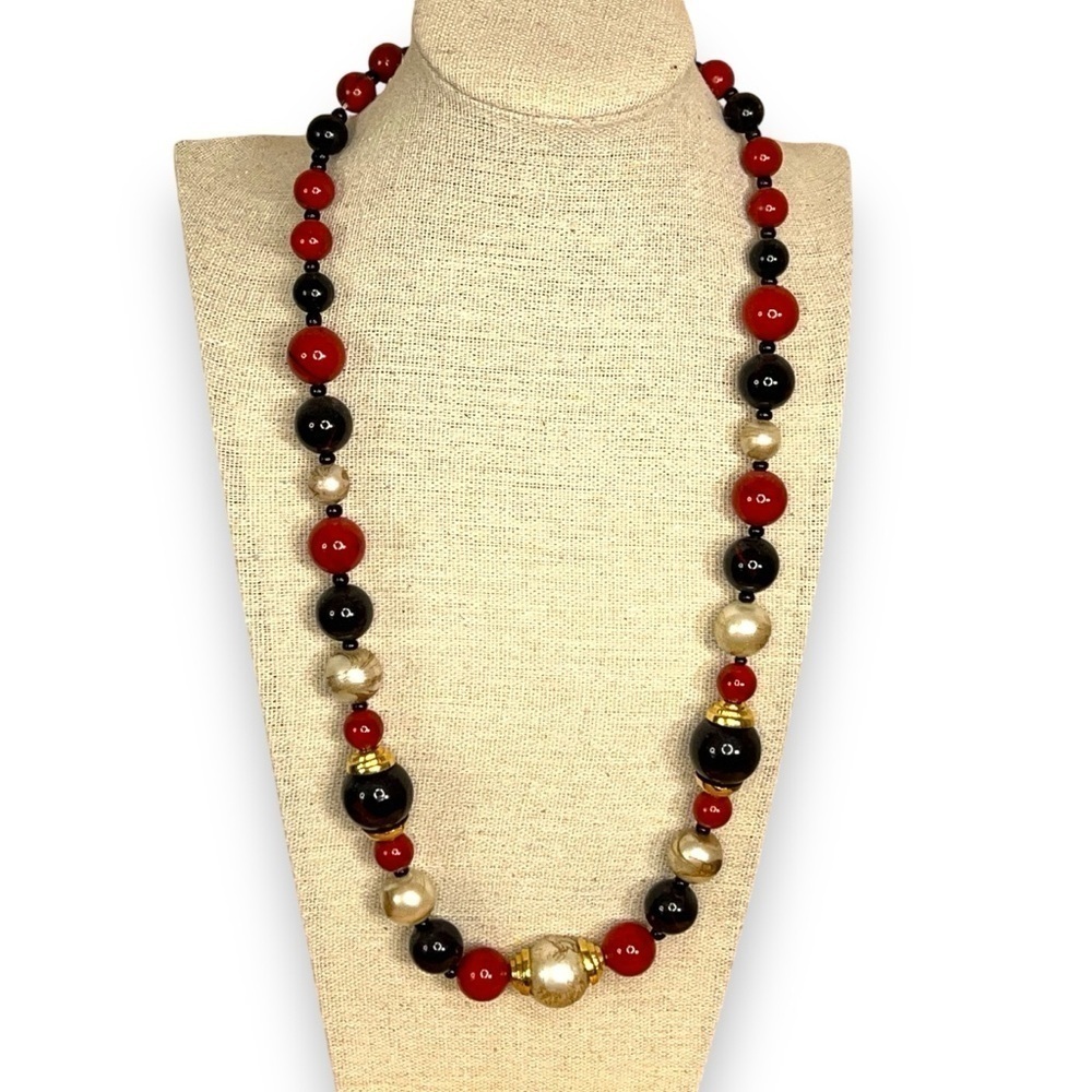 VINTAGE 80s RED BLACK PEARLESCENT NECKLACE BEADED CLASSIC RETRO